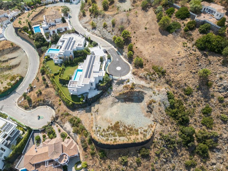 Plot for Sale in La Quinta, Malaga 4