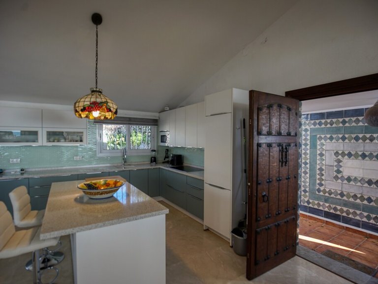 Villa for Sale in Estepona, Malaga 8