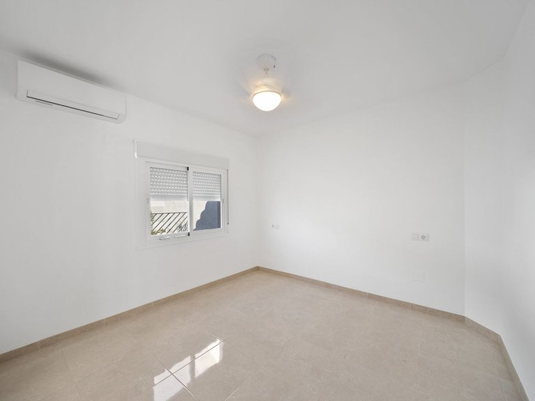 Town House for Sale in Costa del Sol, Benalmadena Pueblo, Malaga 8