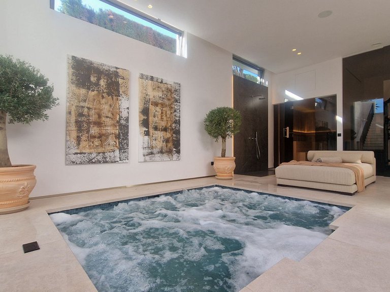 Villa for Sale in Marbella, Malaga 11