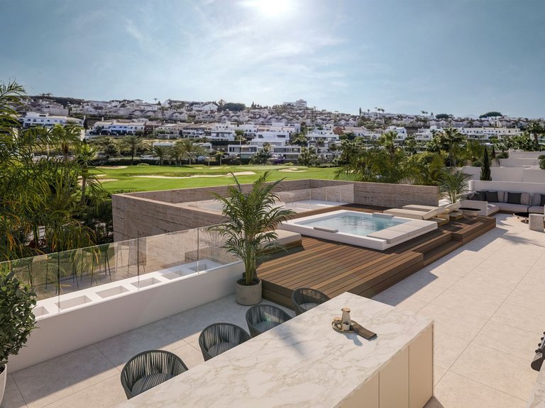 Villa for Sale in New Golden Mile, Malaga 2