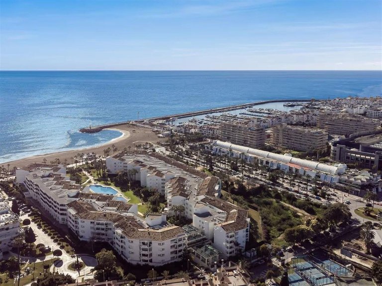 Apartment for Sale in Puerto Banús, Malaga 16