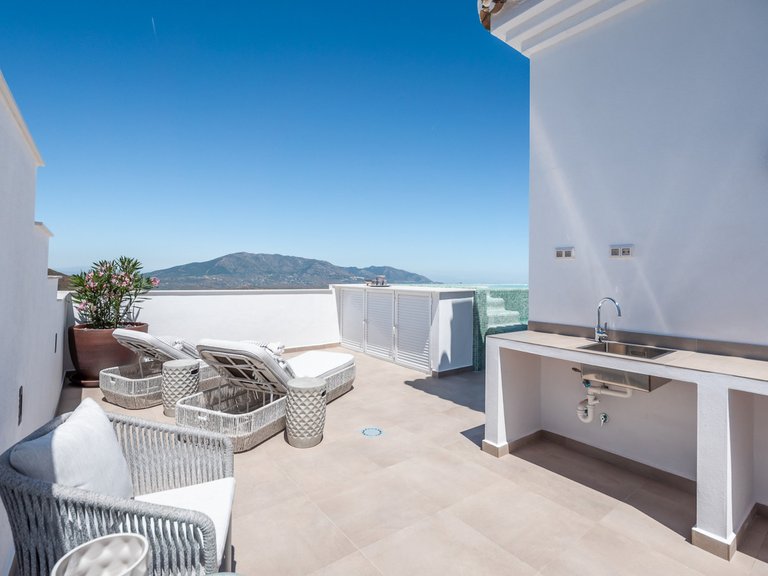 Town House for Sale in La Mairena, Malaga 1