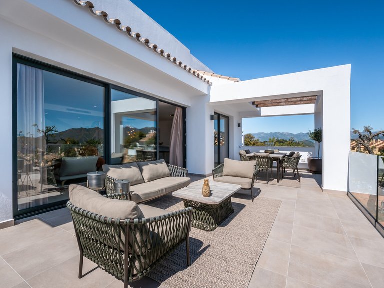 Town House for Sale in La Mairena, Malaga 2