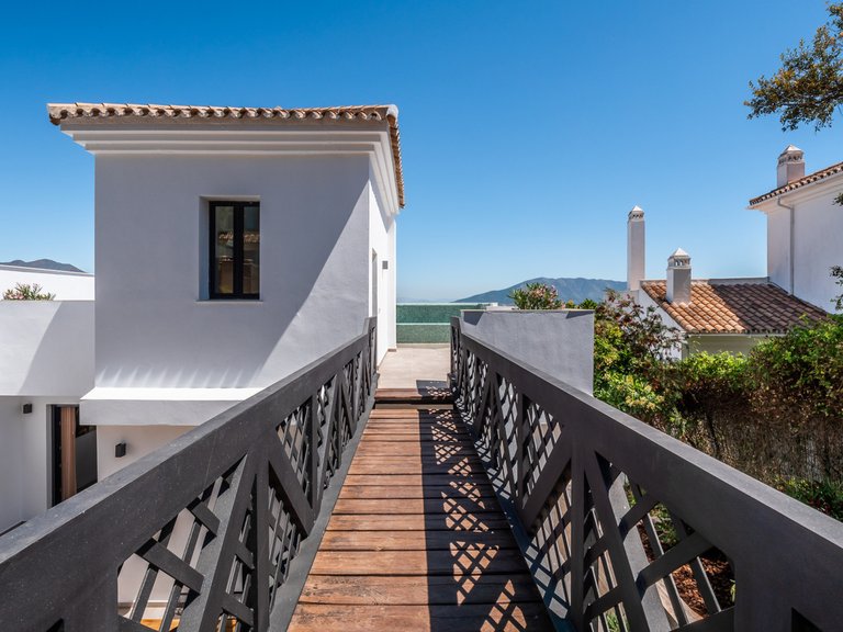 Town House for Sale in La Mairena, Malaga 28