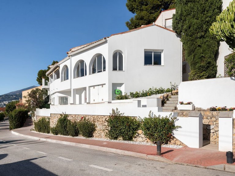 Town House for Sale in Nueva Andalucía, Malaga 1