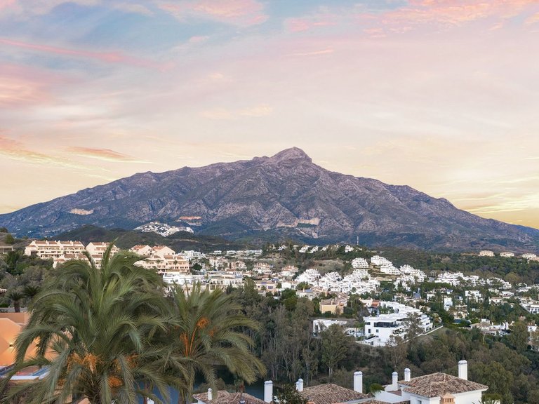 Apartment for Sale in Nueva Andalucía, Malaga 32