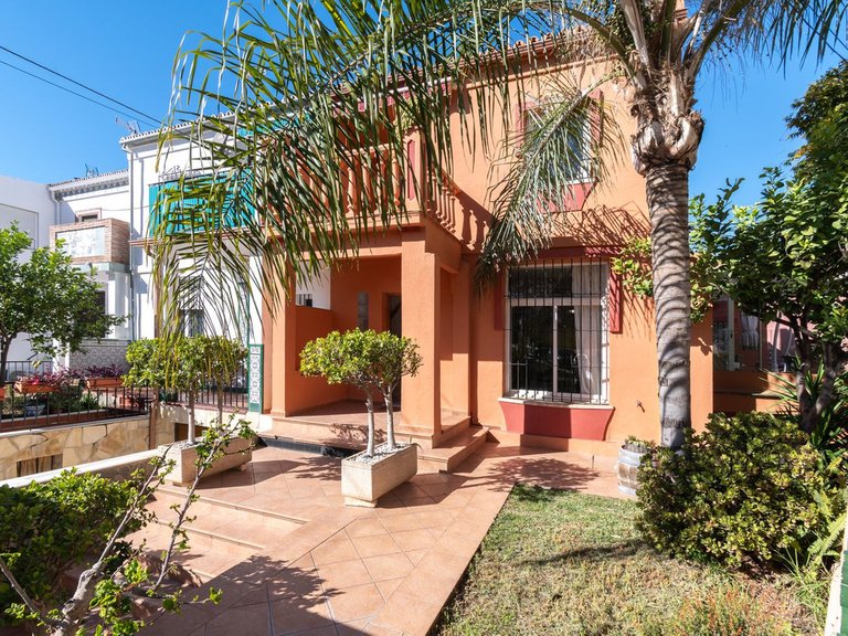 Town House for Sale in Las Lagunas, Malaga 1