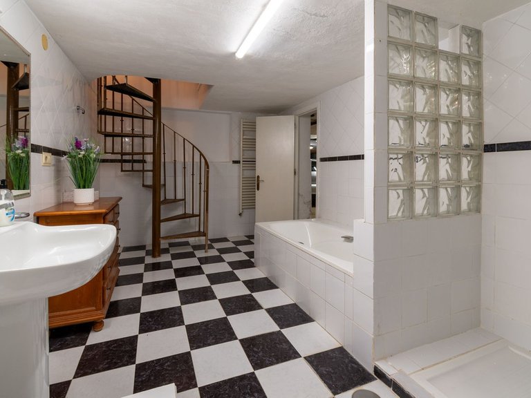 Town House for Sale in Las Lagunas, Malaga 16