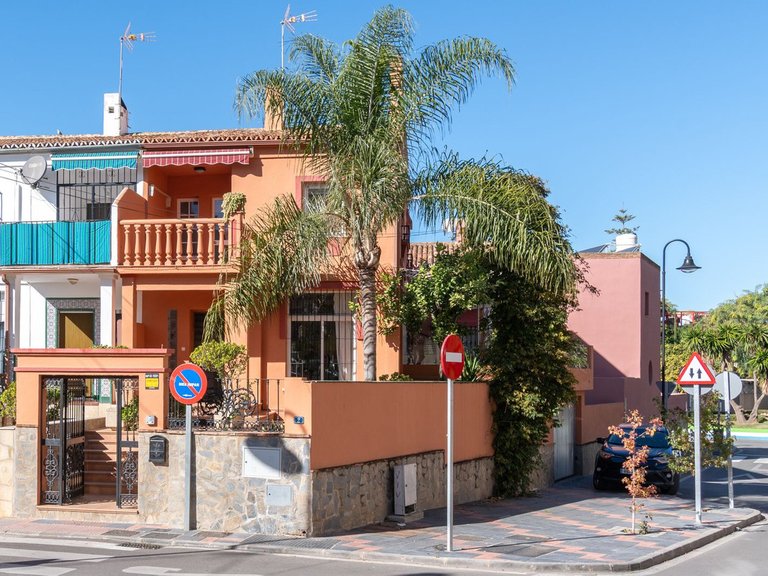 Town House for Sale in Las Lagunas, Malaga 2