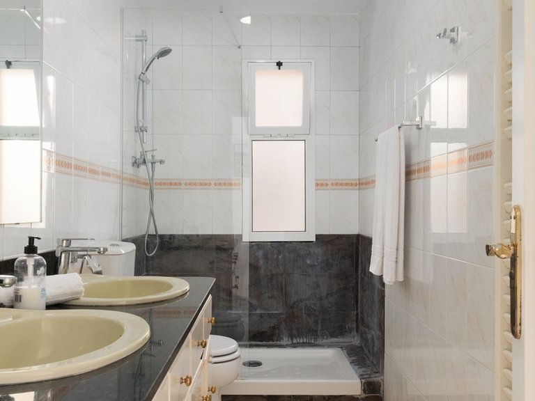 Town House for Sale in Las Lagunas, Malaga 23
