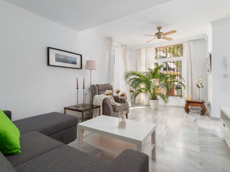 Town House for Sale in Las Lagunas, Malaga 6