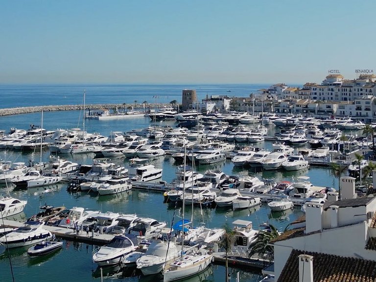 Apartment for Sale in Puerto Banús, Malaga 1