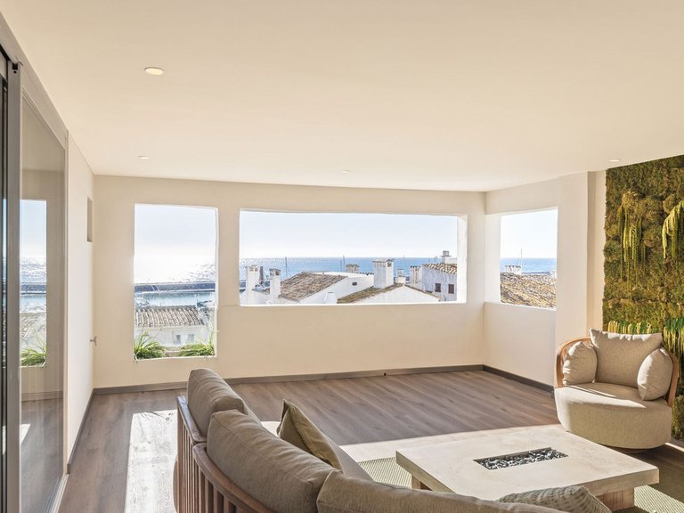 Apartment for Sale in Puerto Banús, Malaga 3