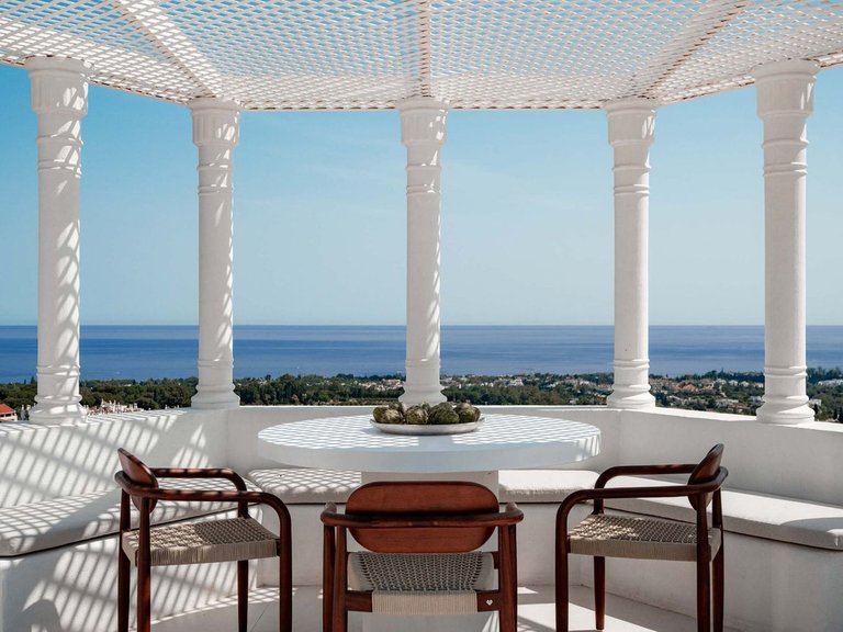 Penthouse for Sale in The Golden Mile, Malaga 1