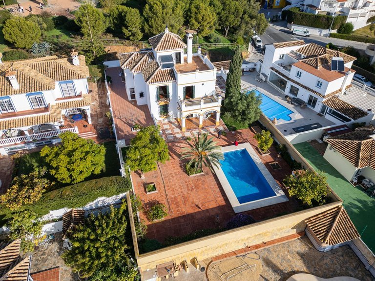 Villa for Sale in Arroyo De La Miel, Malaga 1