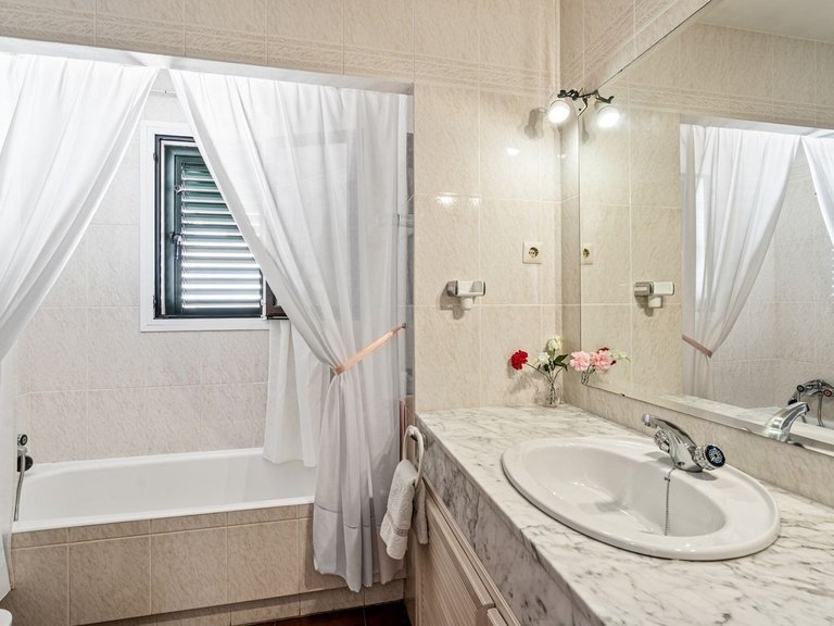 Villa for Sale in Arroyo De La Miel, Malaga 18