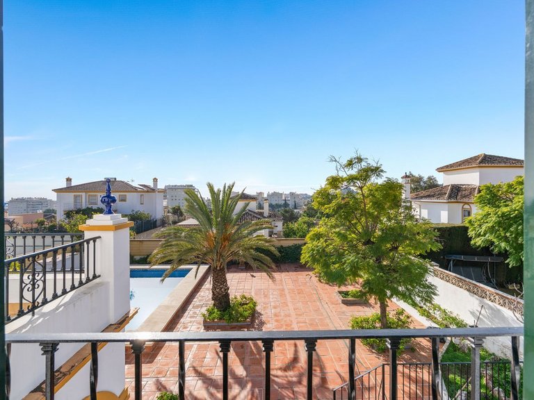 Villa for Sale in Arroyo De La Miel, Malaga 21