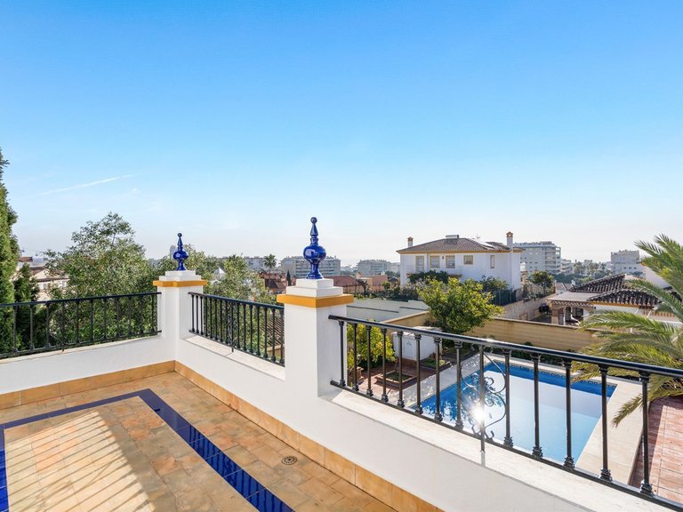 Villa for Sale in Arroyo De La Miel, Malaga 22