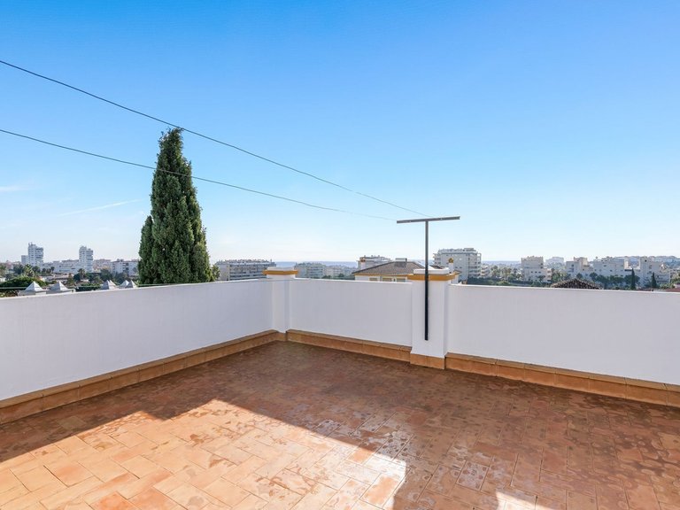Villa for Sale in Arroyo De La Miel, Malaga 24