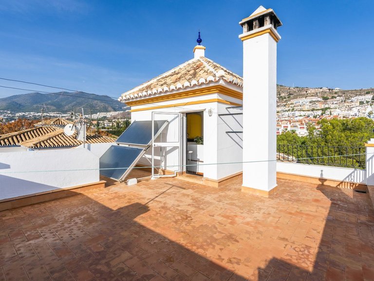 Villa for Sale in Arroyo De La Miel, Malaga 25