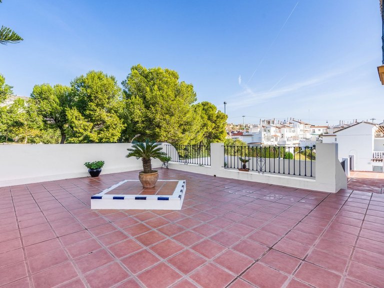 Villa for Sale in Arroyo De La Miel, Malaga 26