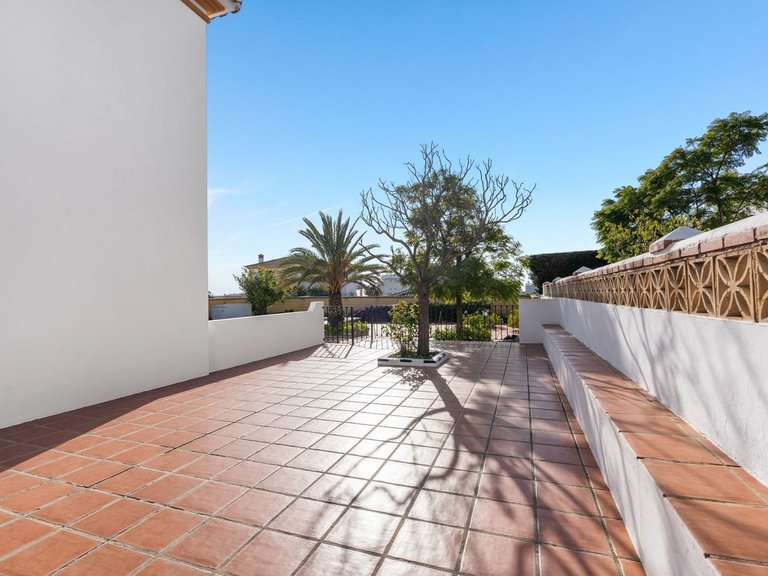 Villa for Sale in Arroyo De La Miel, Malaga 27