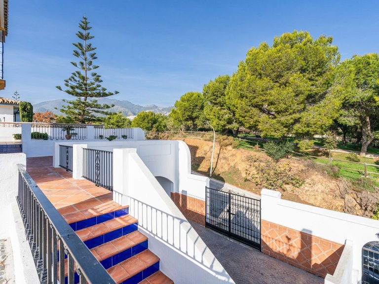 Villa for Sale in Arroyo De La Miel, Malaga 32