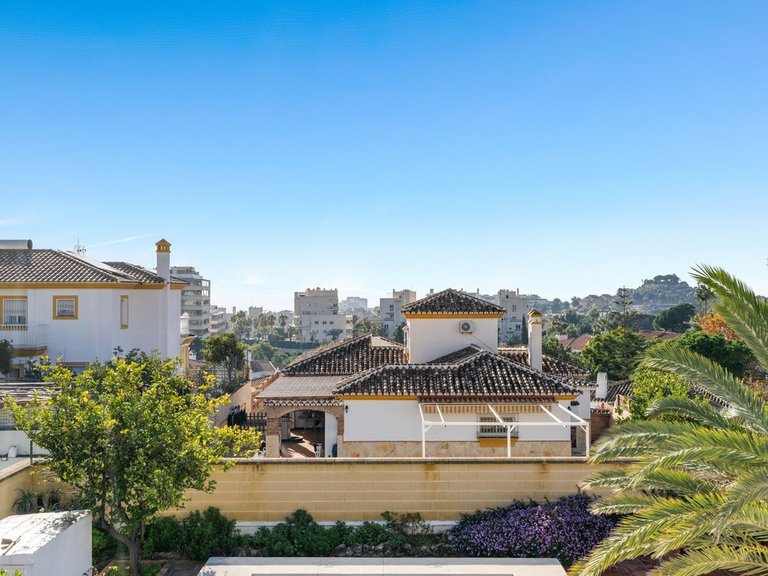Villa for Sale in Arroyo De La Miel, Malaga 39