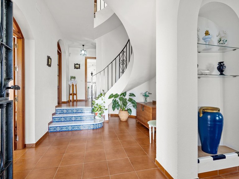 Villa for Sale in Arroyo De La Miel, Malaga 5