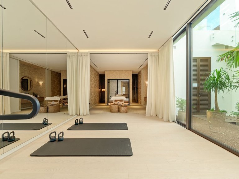 Villa for Sale in Marbella, Malaga 35