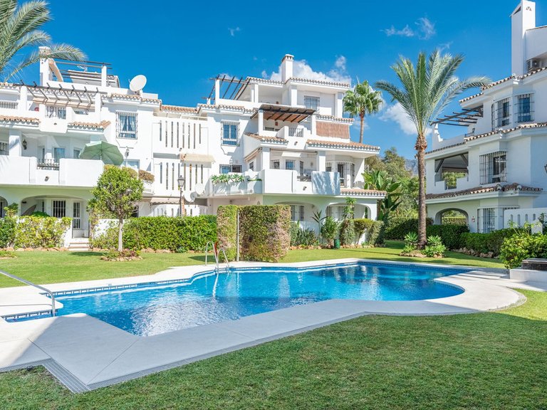 Apartment for Sale in Nueva Andalucía, Malaga 1