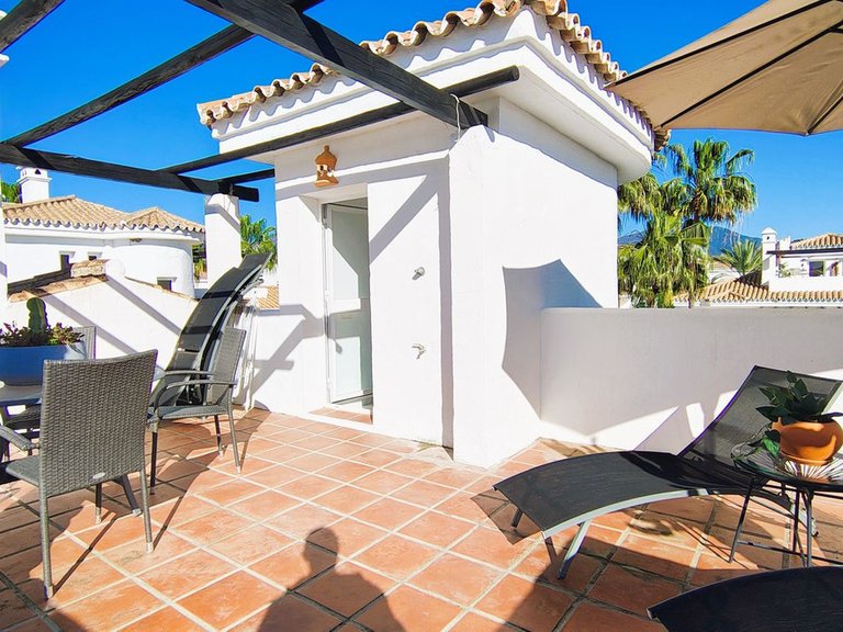 Apartment for Sale in Nueva Andalucía, Malaga 17