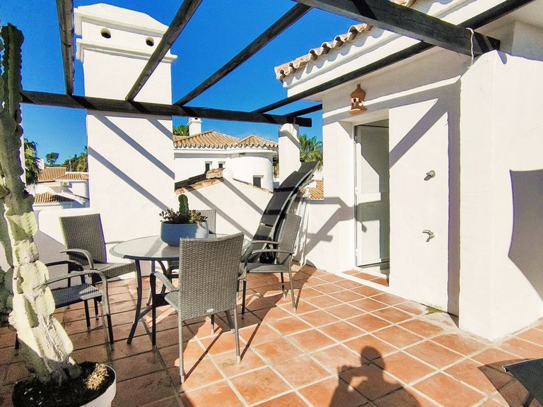 Apartment for Sale in Nueva Andalucía, Malaga 18