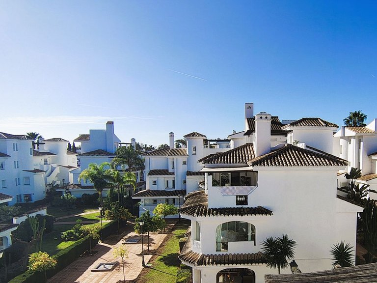Apartment for Sale in Nueva Andalucía, Malaga 20