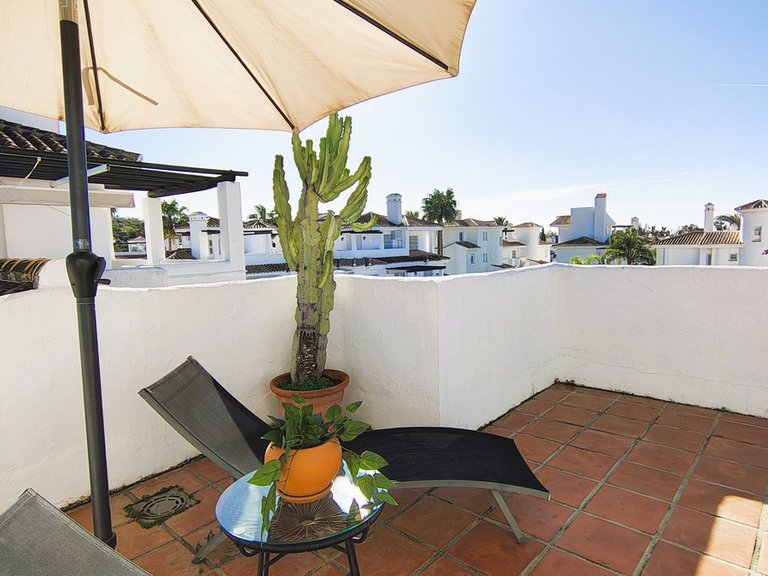 Apartment for Sale in Nueva Andalucía, Malaga 22