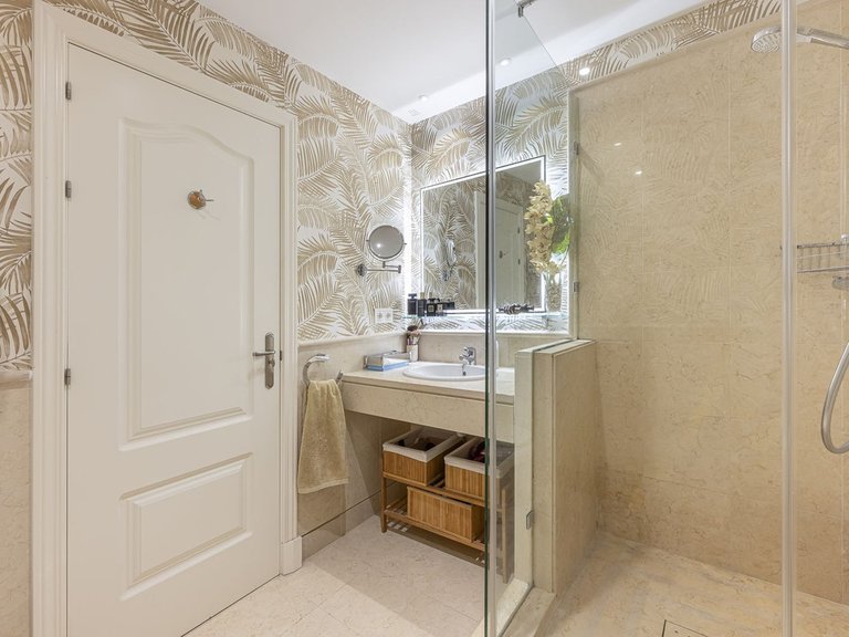 Apartment for Sale in Benahavís, Malaga 18