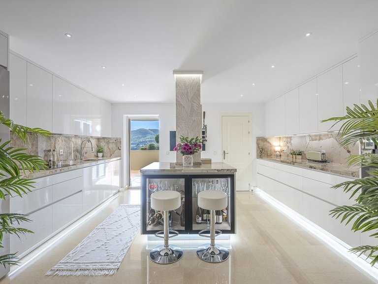 Apartment for Sale in Benahavís, Malaga 8