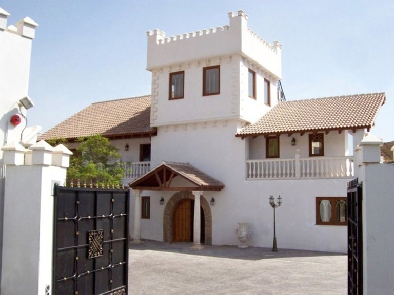 Villa for Sale in Alhaurin El Grande, Malaga 2
