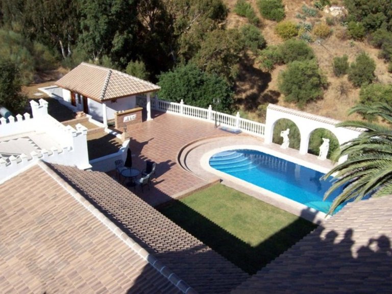 Villa for Sale in Alhaurin El Grande, Malaga 3