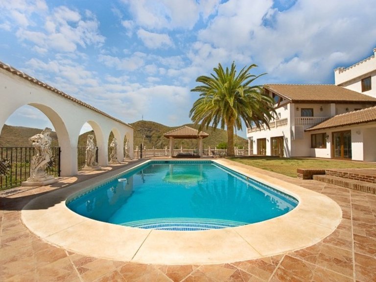 Villa for Sale in Alhaurin El Grande, Malaga 4