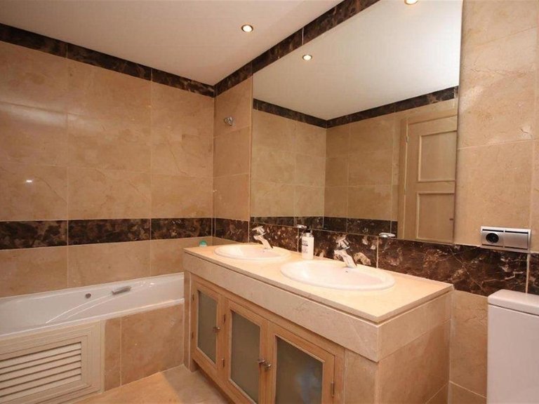 Apartment for Sale in La Duquesa, Malaga 7