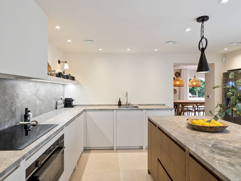 Villa for Sale in Hacienda Las Chapas, Malaga 13