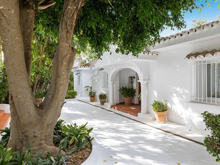 Villa for Sale in Hacienda Las Chapas, Malaga 26
