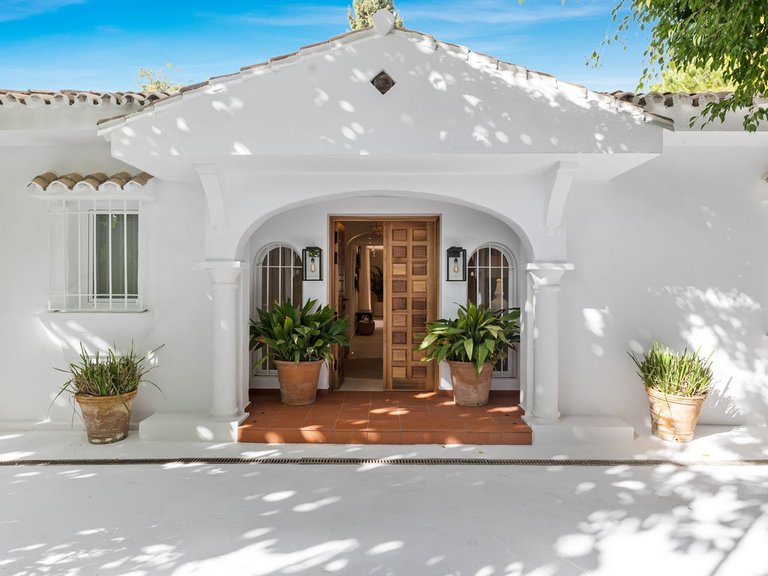 Villa for Sale in Hacienda Las Chapas, Malaga 5