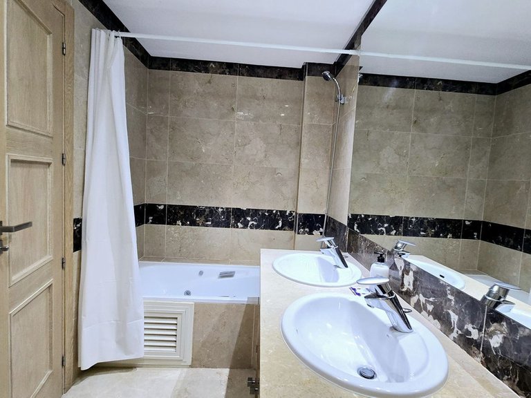 Apartment for Sale in La Duquesa, Malaga 16