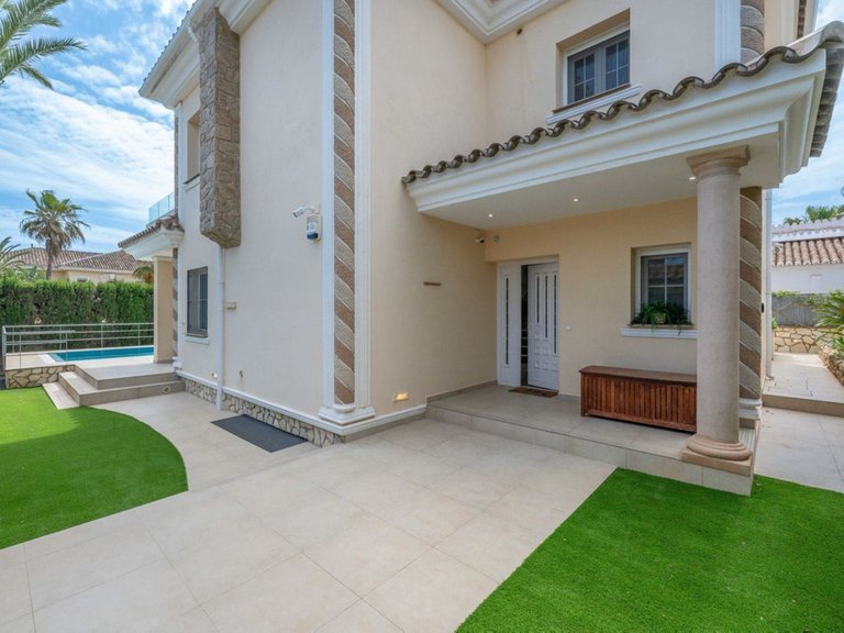 Villa for Sale in Marbesa, Malaga 23