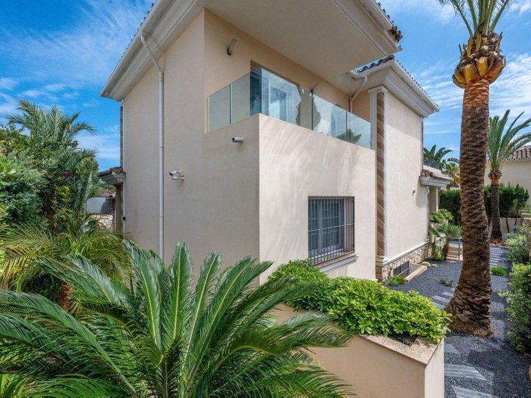 Villa for Sale in Marbesa, Malaga 24