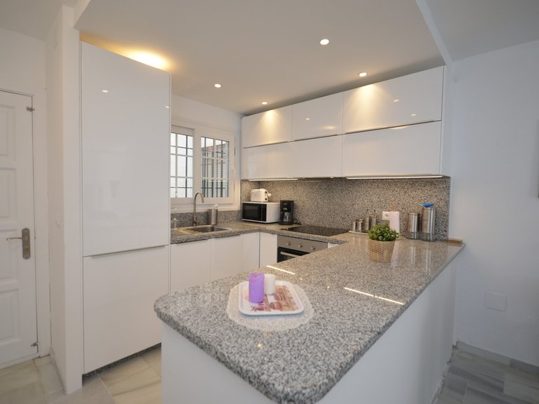 Apartment for Weekly Rent in La Duquesa, Malaga 5