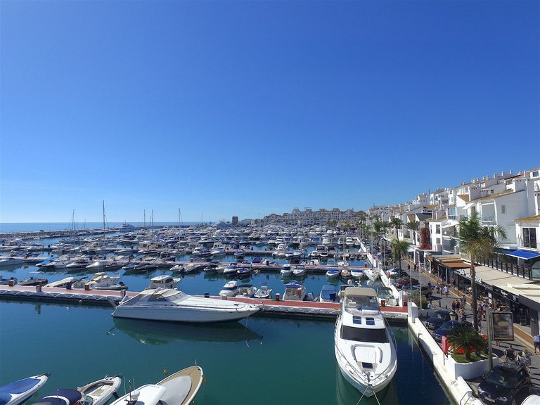 Apartment for Sale in Puerto Banús, Malaga 1